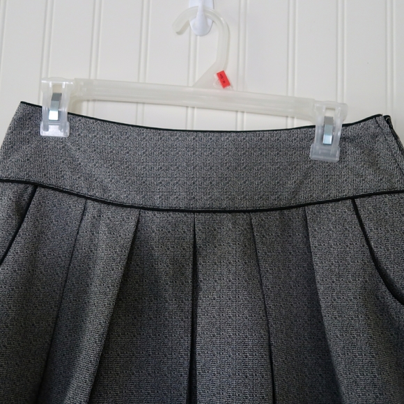 Maurices Women's Short Pleated Skater Skirt Size Small Satin Hem - Picture 4 of 11